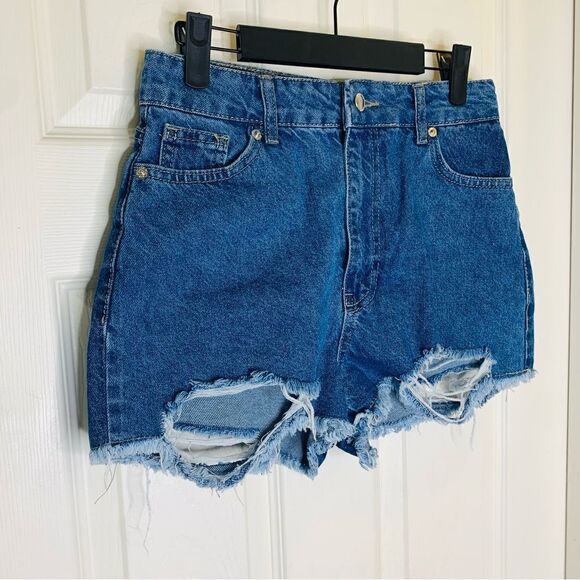 Pretty Little Thing Mid Blue Wash Distressed Hem Size 4 - Picture 2 of 9